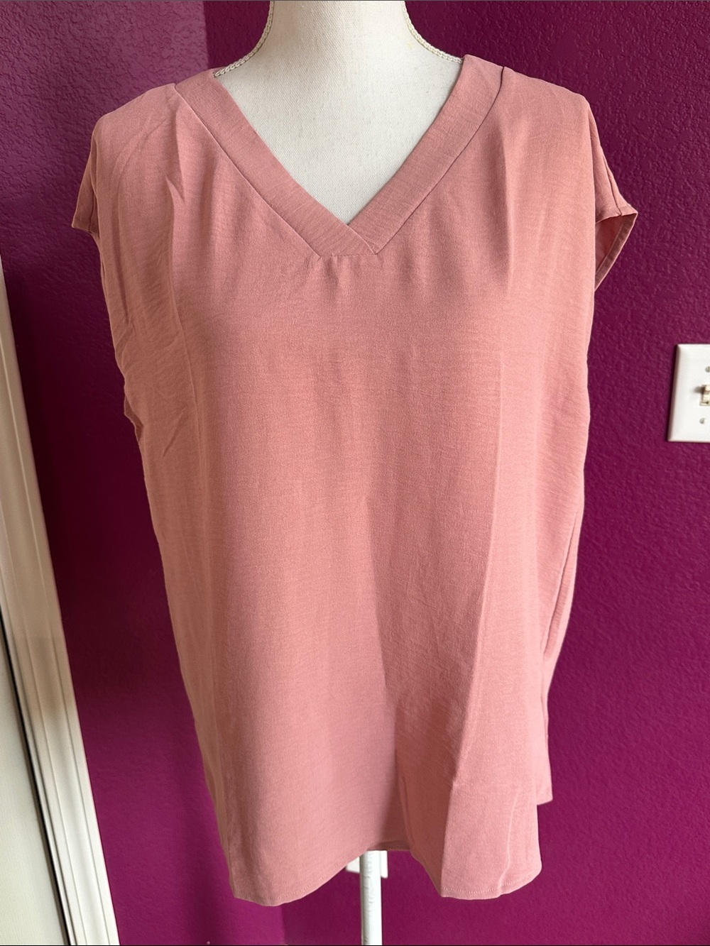 Women's V-Neck Sleeveless Top - Dusty Rose